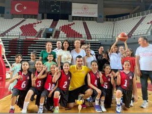 Küçük basketbolcular lig ikincisi