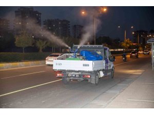 Mersin Büyükşehir Belediyesi ekiplerinin yoğun ilaçlama mesaisi