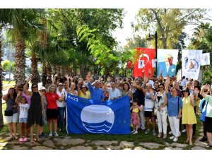 Muratpaşa’nın plajlarının mavi bayrakları teslim edildi