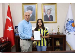 Başkan Gültak, Akdeniz’in LGS birincisi ile görüştü