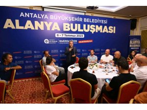 Başkan Böcek, Alanya’da turizmcilerle bir araya geldi