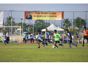 Mersin’de çocuk futbol turnuvası başladı