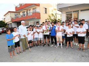 Boy atlayan pehlivan Bozkurt’a, Manavgat’ta coşkulu karşılama