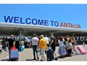 Antalya Havalimanı’nda tarihi yoğunluk