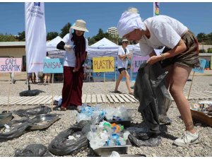 "Plastiksiz Kıyılar, Plastiksiz Sular Projesi" Konyaaltı Sahili’nde başladı