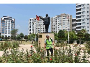 Toroslar’da park ve yeşil alanların bakımı özenle yapılıyor