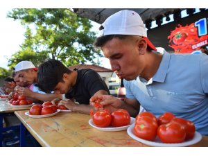 Elmalı’da domates festivali renkli görüntülere sahne oldu