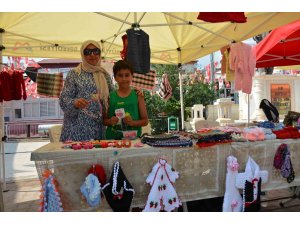 Üretici kadın stantları Çamlıyayla’da kuruldu