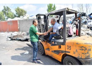 Çukurova Belediye Başkanı Çetin, iş yerleri yanan esnafın yanında