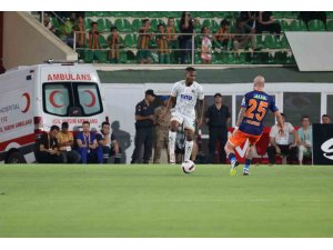 Trendyol Süper Lig: Alanyaspor: 1 - Başakşehir: 0 (İlk yarı)