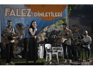 Falezlerde müzik ziyafeti devam ediyor