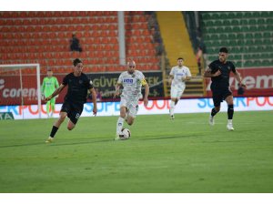 Trendyol Süper Lig: Alanyaspor: 0 - Hatayspor: 0 (İlk yarı)