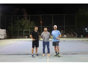 Tenis turnuvası Selçuk Kılıç kazandı.