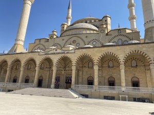 Depremde zarar gören Abdülhamit Han Camii’nin 25 Eylül’de yeniden ibadete açılması planlanıyor