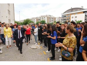 Başkan Böcek yeni eğitim öğretim yılını öğrencilerle karşıladı