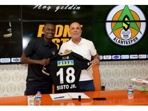 Alanyaspor, Pione Sisto ile 2 yıllık sözleşme imzaladı