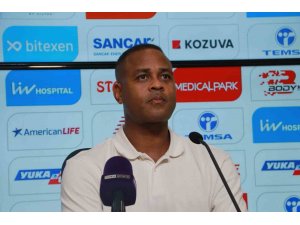 Patrick Kluivert: "Balotelli kendisini ılık bir suyun içerisinde buldu"