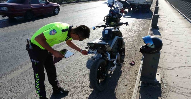 Kamyonete arkadan çarpan motosiklet sürücüsüne katlanır plaka cezası