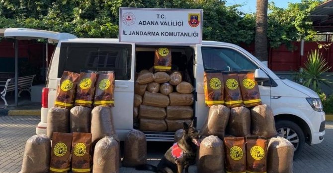 Adana’da bir araçta yapılan aramada 755 kilo tütün ele geçirildi