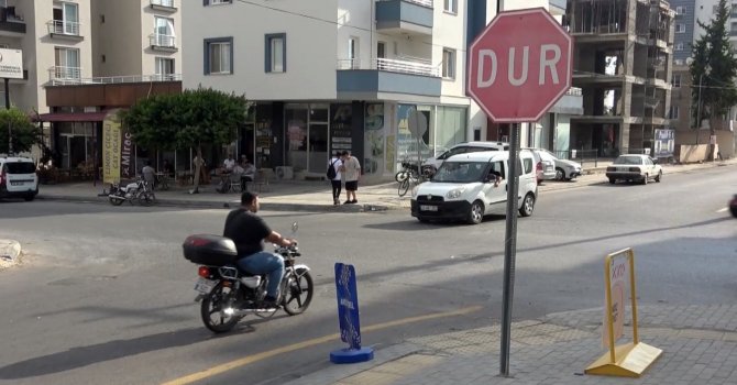 Aynı yerde kaza anları kamerada: "Dur" tabelasına uyulmayınca sürekli kaza oluyor