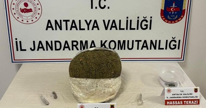 Jandarma operasyonunda 5 kilo 300 gram skunk ele geçirildi