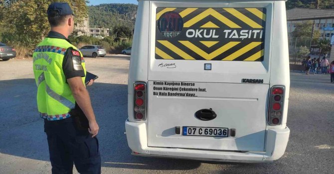 Antalya’da jandarmadan okul servis aracı denetimi