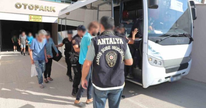 Antalya’da aranan 63 zanlı yakalandı