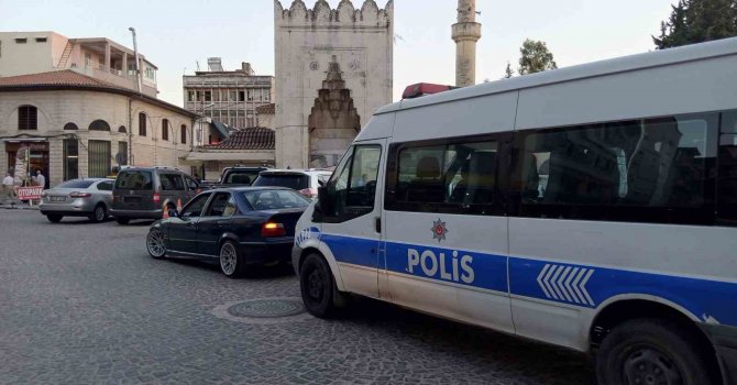 Sokak ortasında bıçaklanarak öldürüldü