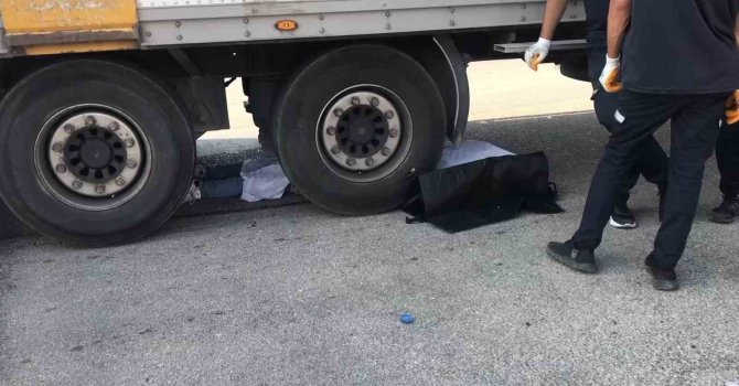 Adana’da kadın tır sürücüsünün çaptığı motosikletli hayatını kaybetti