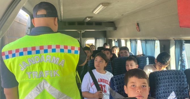 Jandarmanın trafik denetimlerinde 366 araca ceza uygulandı, 89 araç trafikten men edildi