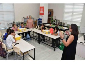 Yabancı öğrenci ve öğretmenler Yenişehir Belediyesi Akademi’yi gezdi