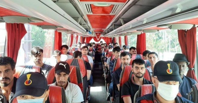 Burdur’da jandarma tarafından 156 düzensiz göçmene işlem yapıldı, 1 şahıs tutuklandı