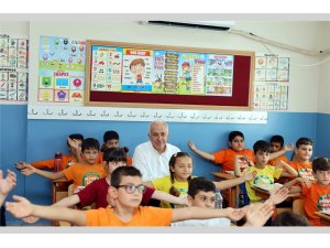 Başkan Gültak’tan öğrencilere ’Diyanet Çocuk’ dergisi