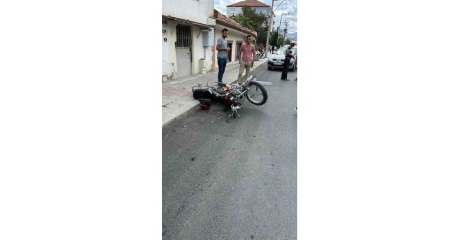 Burdur’da motosiklet ile otomobil çarpıştı: 2 yaralı