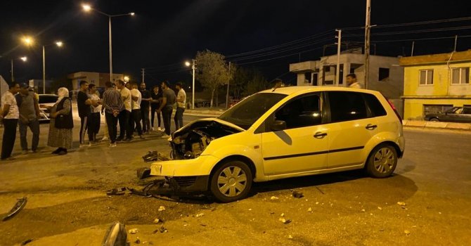 Ceyhan’da otomobil motosikletle çarpıştı: 2 yaralı