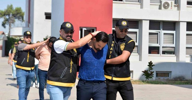 Polisin uygulama yapmasına izin vermeyen 2 kişi tutuklandı