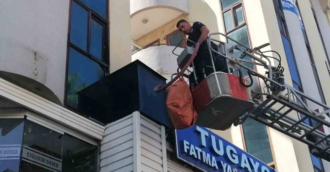 Dönercinin bacasında çıkan yangını ekipleri alarma geçirdi