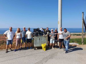 Alman turistler ve yerleşik Almanlar Gazipaşa’da çöp topladı