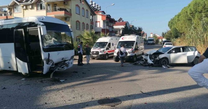 Antalya’da üç araçlı zincirleme kazada 3 kişi yaralandı