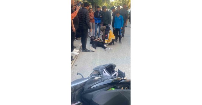 Burdur’da motosiklet ile minibüs çarpıştı: 1 yaralı