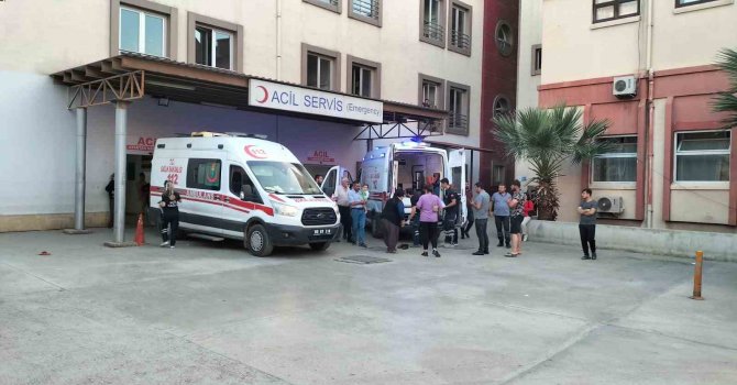 Kontrolden çıkan otomobil 30 metrelik uçurumdan yuvarlandı: 2 yaralı