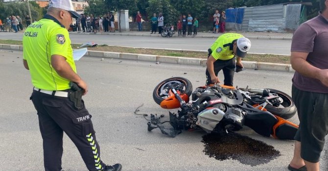 Ceyhan’da motosiklet minibüse çarptı: 2 kişi öldü