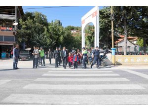 Burdur’da jandarmadan “Güvenli Okul Yolu Projesi” uygulaması