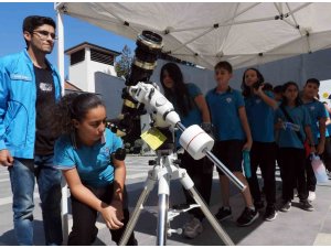 Astronomi profesörü Derman, Antalya Bilim Merkezi’nde öğrencilerle buluştu