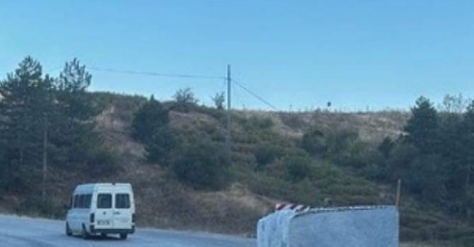 Tırın dorsesinden düşen mermer blok trafiği aksattı