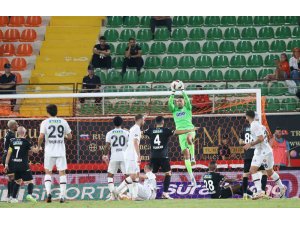 Trendyol Süper Lig: Corendon Alanyaspor: 1 - Fatih Karagümrük: 0 (İlk yarı)