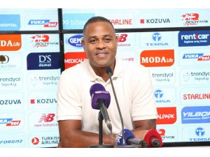 Patrick Kluivert: ”Kazandığımız için mutluyuz ama daha fazla gol atamadığımız için üzgünüz”