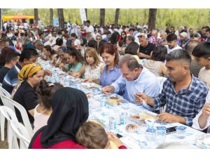 Başkan Seçer: "Memleketimize hizmet eden taş üstüne taş koyan herkesi çok seviyoruz"