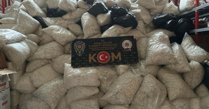 Adana’da 37 milyon gümrük kaçağı makaron ele geçirildi