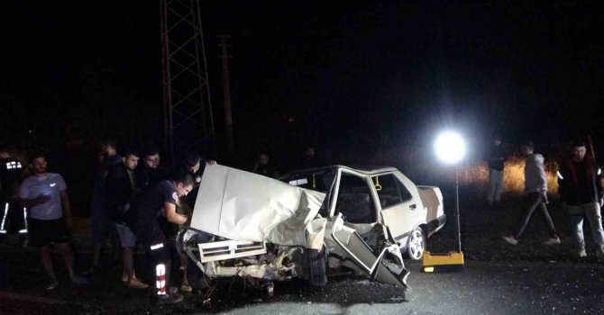 Alkollü kuzenler düğün dönüşü kırmızı ışıkta birbirine girdi: 3 ağır yaralı